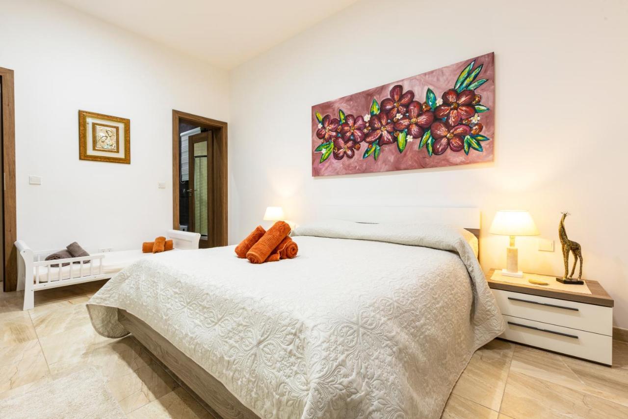 Valletta Large 3 Bedroom Exterior photo
